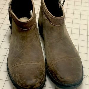 Ugg Attell weatherproof leather bootie